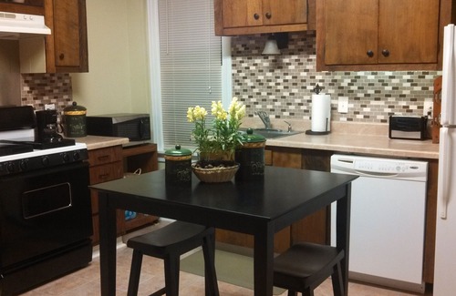 Natchitoches Cabin | 'Cabin In The City'. Walking Distance to Cane River & Front Street! Close to NSU