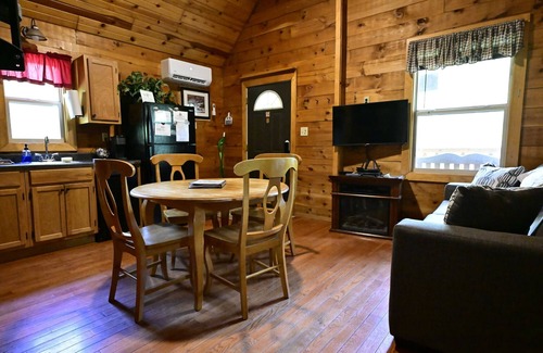 Bruceton Mills Cabin | Cabin in the mountains