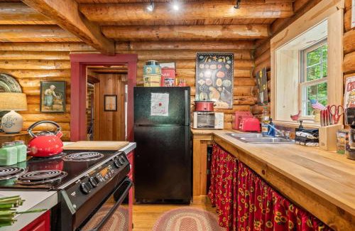 Gnaw Bone House | Cabin In The Pines