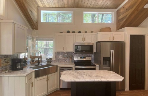 Dogwood Cabin | Cabin in the piney woods of East Texas, near lakes and state parks