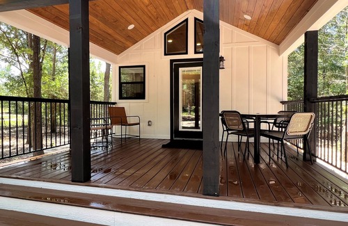 Dogwood Cabin | Cabin in the piney woods of East Texas, near lakes and state parks