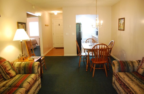 Russell Springs Cabin | Cabin in the Woods @ LakePointe Resort - no cleaning fees! Cabin B