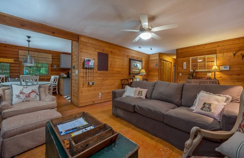 Lake Lure Cabin | Cabin in the Woods 3 minutes from Rumbling Bald Resort @ Lake Lure