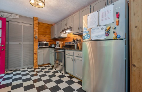 Lake Lure Cabin | Cabin in the Woods 3 minutes from Rumbling Bald Resort @ Lake Lure