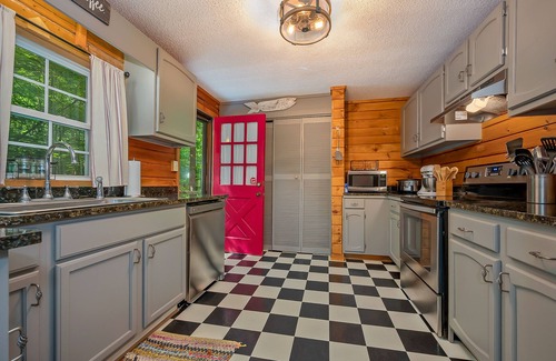 Lake Lure Cabin | Cabin in the Woods 3 minutes from Rumbling Bald Resort @ Lake Lure