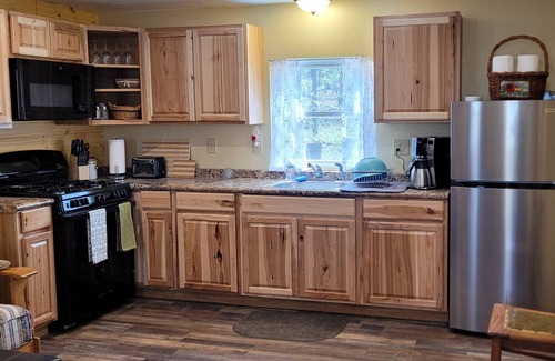 Dayton Cabin | Cabin in the Woods - 5 Miles to Dayton Boat Ramp! 2 miles to NACA Fort Bluff!