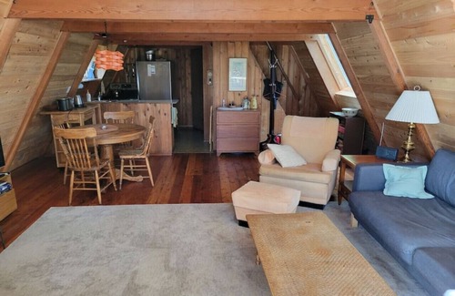 Bowen Island Apartment | Cabin In The Woods · Cabin In The Woods
