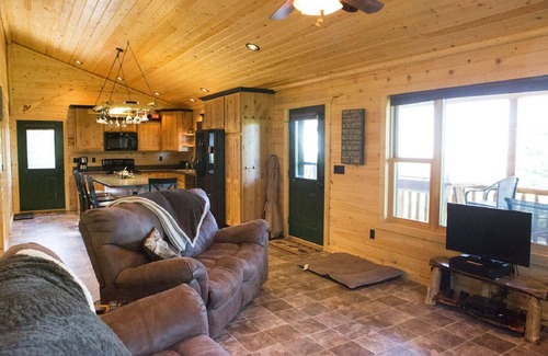 Moore Cabin | Cabin in the woods for a weekend getaway