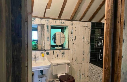 Abbess Roding Apartment | Cabin in the Woods