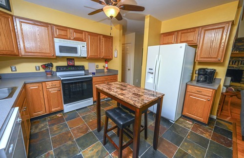 Oakland House | Cabin in the woods, hot tub, pool table, fire pit, swing set