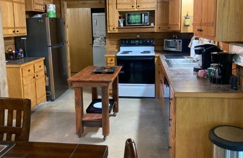 Kansas Cabin | CABIN IN THE WOODS - Quiet, secluded yet close to activities!