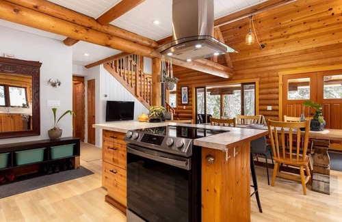 Pemberton Cabin | Cabin in the Woods - The Bergli