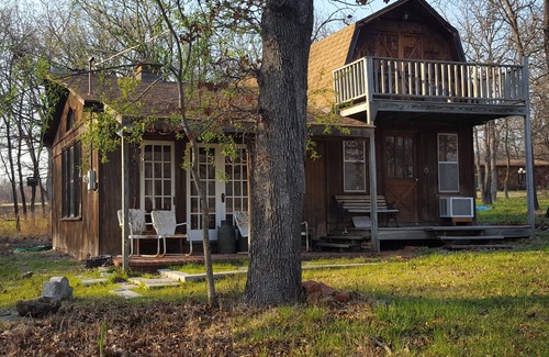 Bartlesville Cabin | Cabin in the Woods - 10 minutes to Bartlesville