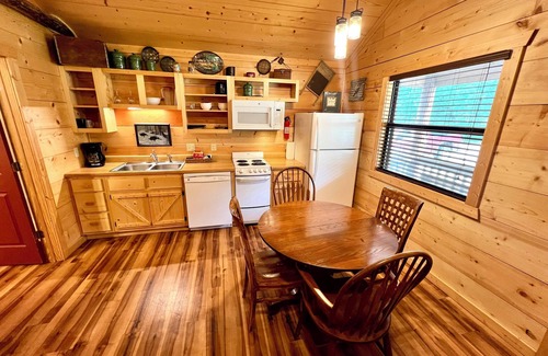 Mountain View Cabin | Cabin in town, walking distance to courthouse square.