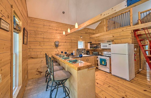 Franklin County House | Cabin-Inspired Home < 12 Mi to Sugarloaf Mtn!