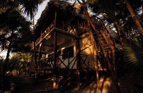 Pedro A. Santos House | Cabin located on the shore of the Laguna de los Siete Colores