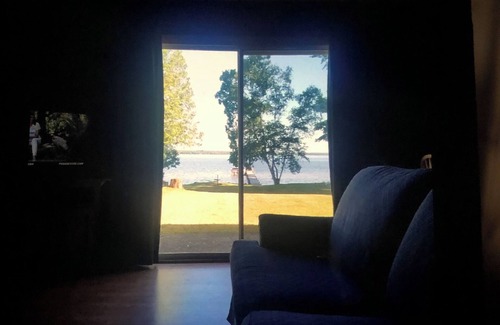 Engadine Cabin | Cabin located on beautiful Lake Millecoquins