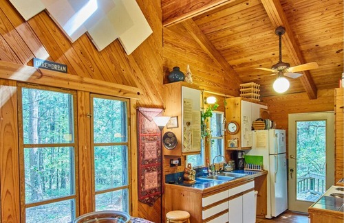 Van Zandt County House | Cabin+Lodge in Woods, Pet Friendly, Accessible