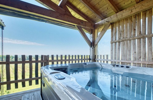 Monbazillac Cabin | Cabin 'Malfourat' with Shared Pool, Wi-Fi and Air Conditioning