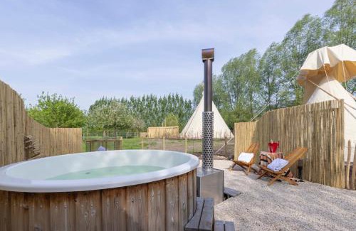 Lembeke Other | Cabin Margot with hot tub in private garden