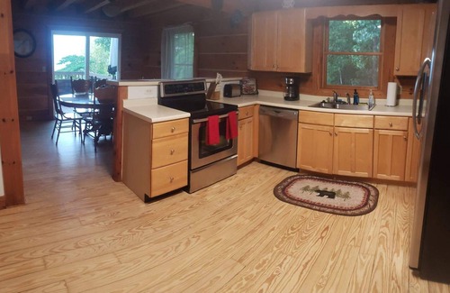 Swannanoa Cabin | Cabin, Mtn. Views, w/Hot Tub, Min’s to Asheville or Black Mtn., 3K SF 3 Story!