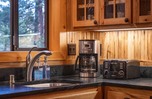 Cold Springs Cabin | Cabin Near Dodge Ridge+Hot Tub+Pool Table+Sledding