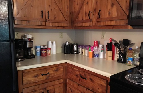 Bruin Cabin | Cabin near Grayson Lake State Park KY 2 bedroom, 2 full bathrooms sleeps 4 plus