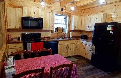 Saxton Cabin | Cabin near Saxton/Raystown KOA and minutes from Trough Creek and Raystown Lake.