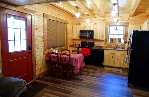 Saxton Cabin | Cabin near Saxton/Raystown KOA and minutes from Trough Creek and Raystown Lake.