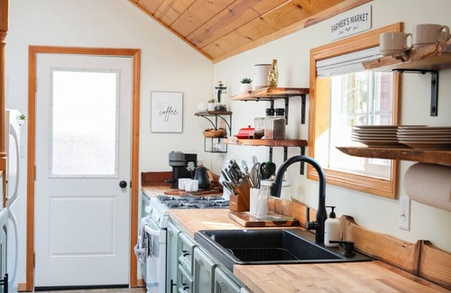 Wrightwood Cabin | Cabin Near Ski Resort, EV Charge, Kid/Pet Friendly, Fire Pit, Playhouse