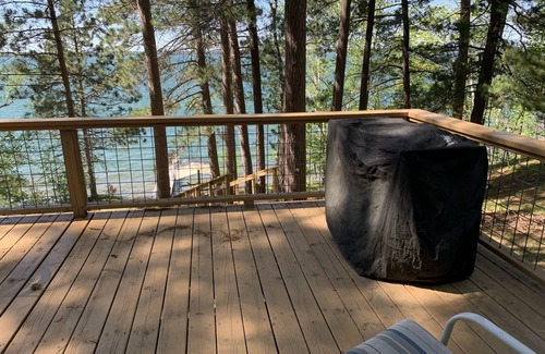 Longville Cabin | Cabin Nestled Amongst Towering Pines Bluff Overlooking nMain Body of Woman Lake