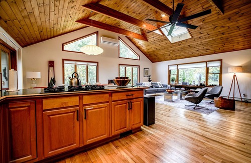 Walton Cabin | Cabin Noir - Private & Modern Cabin in the Western Catskills