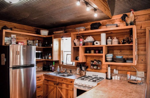 Norman Cabin | Cabin on Collier creek. Go swimming or soaking. Caddo Gap Arkansas