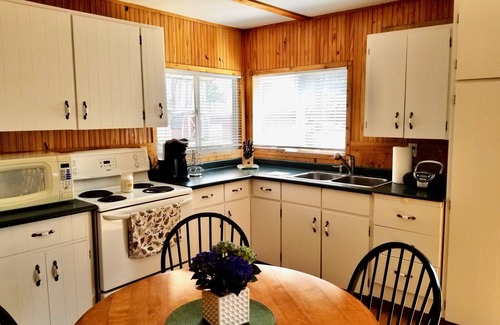 Marmora Cottage | Cabin on Crowe Lake