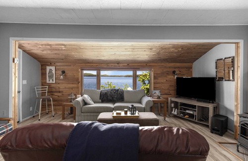 Algoma District Cabin | Cabin on crystal clear Lonely Lake