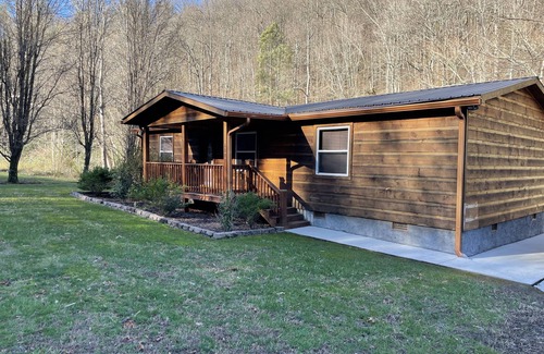 Robbinsville Cabin | Cabin on Hwy 129 overlooking Cheoah River - 8 miles to Tail of the Dragon