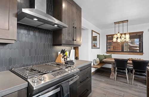 Estes Park Cabin | Cabin on Lake Estes! Private Jacuzzi Two Patios Indoor and Outdoor Fireplace