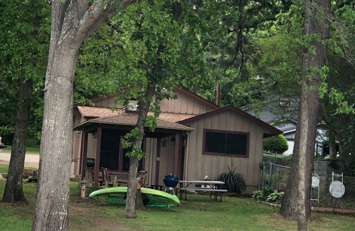 Eustace Cabin | cabin on lakefront on cedar creek , tx