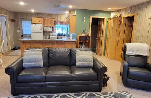 Pine River Cabin | Cabin on Norway Lake, 2 bedroom/sleeps 6