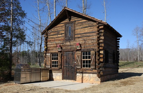 Chapel Hill Cabin | Cabin on Pond and Vineyard next to Aging Cave