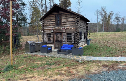 Chapel Hill Cabin | Cabin on Pond and Vineyard next to Aging Cave