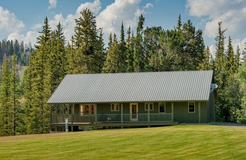 Sublette County Cabin | Cabin on Private Ranch Sleeps 10