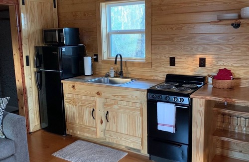 Hubert Cabin | Cabin on Queens Creek