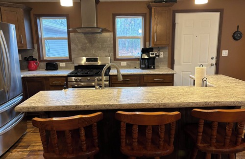 Stone Lake Cabin | Cabin on sandy lakefront with gentle slope to the lake