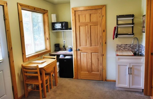 Zion National Park East Entrance Cabin | Cabin on the Farm -Pool - Hot Tub -Breakfast -Quiet Side of Zion -Near Bryce NP