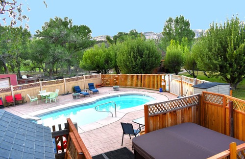 Zion National Park East Entrance Cabin | Cabin on the Farm -Pool - Hot Tub -Breakfast -Quiet Side of Zion -Near Bryce NP