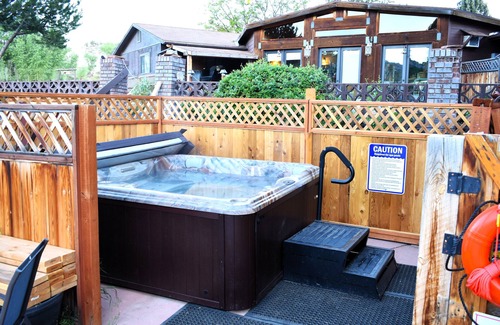 Zion National Park East Entrance Cabin | Cabin on the Farm -Pool - Hot Tub -Breakfast -Quiet Side of Zion -Near Bryce NP