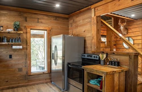 Fort Mc Clellan Cabin | Cabin on the Farm w/Axe Throwing