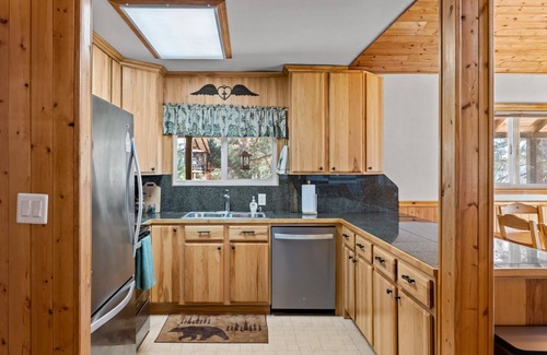 Garden Valley Cabin | Cabin on the Golf course~Hot Springs~Pickleball~Pet Friendly!