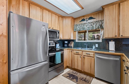 Garden Valley Cabin | Cabin on the Golf course~Hot Springs~Pickleball~Pet Friendly!